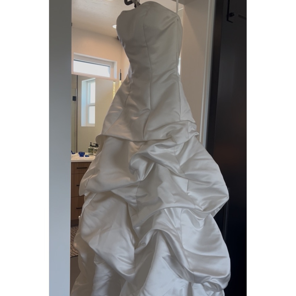 Beautiful off white wedding dress